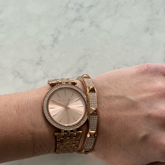 Michael Kors Darci rose gold pave watch and bracelet set - Picture 5 of 8
